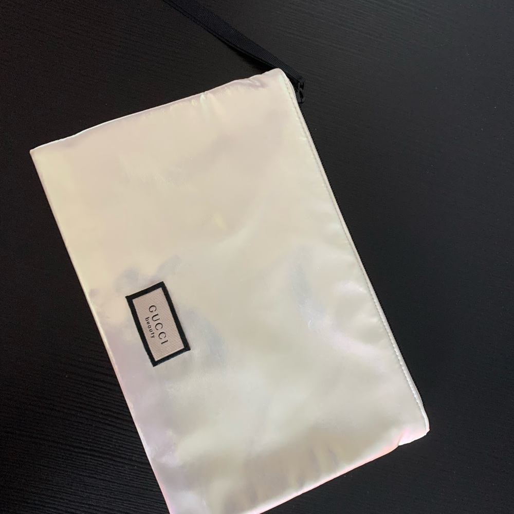 NEW GUCCI BEAUTY IRIDESCENT ZIP POUCH
